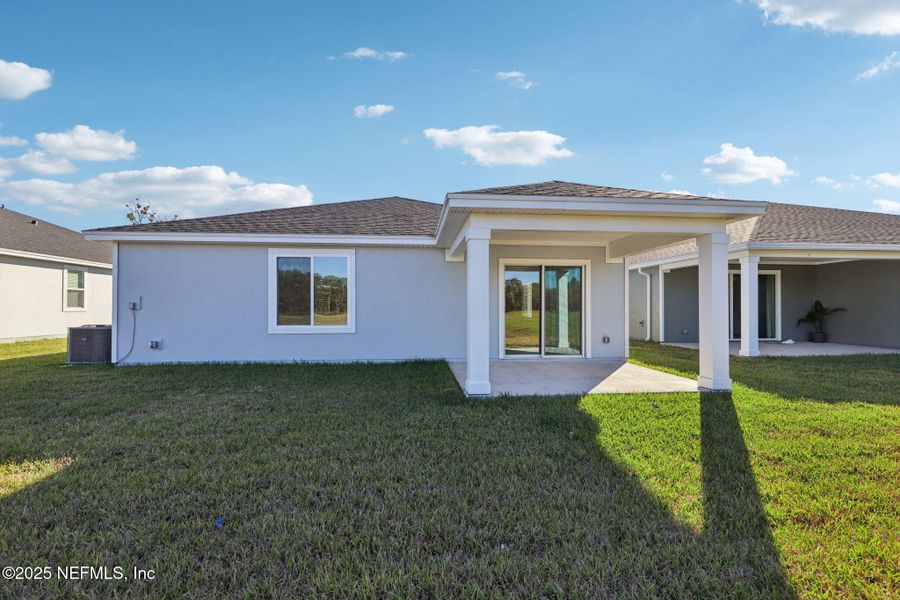 Exterior details and patio area of a home in Azalea Creek, Jacksonville (Image 4).