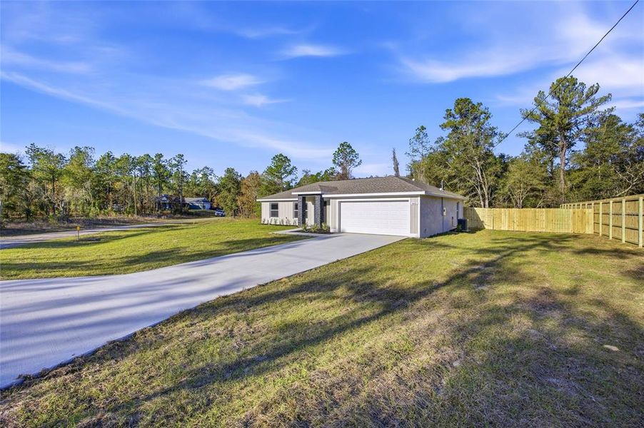 Exterior details and patio area of a home in , Citrus Springs (Image 22).