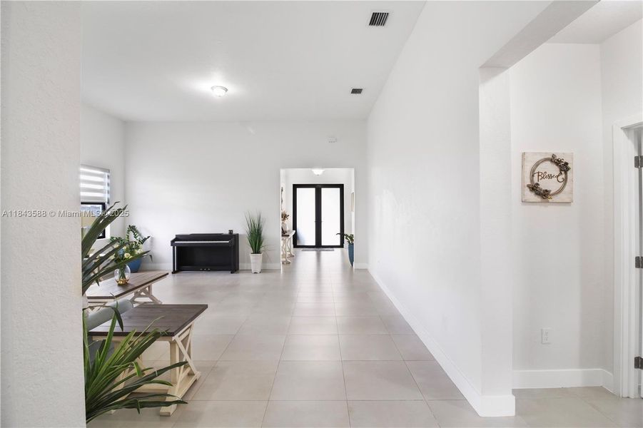 Spacious, unfurnished interior of a new home in , Homestead (Image 19).