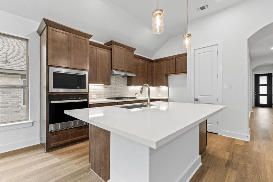 Large Center Island in Kitchen Large Center Island in Kitchen