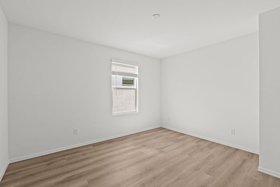 Spacious, unfurnished interior of a new home in Skyline Village Enclaves, San Tan Valley (Image 8).