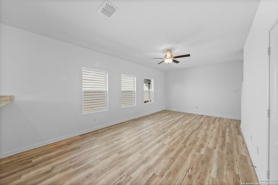 Spacious, unfurnished interior of a new home in Blue Wing, San Antonio (Image 21). Spacious, unfurnished interior of a new home in Blue Wing, San Antonio (Image 21).