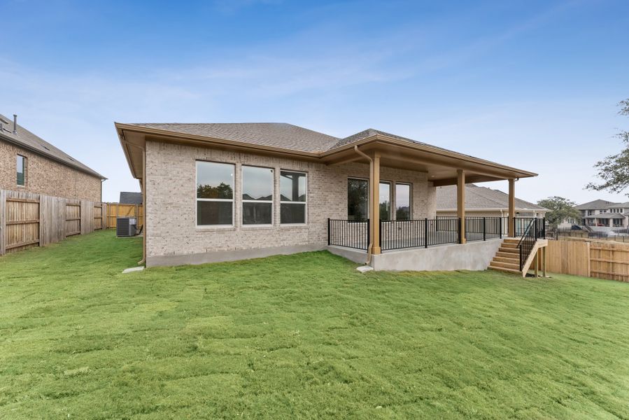 Exterior details and patio area of a home in La Cima, San Marcos (Image 3).