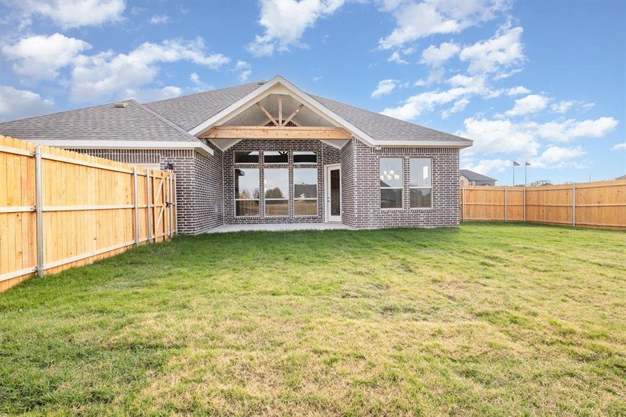 Exterior details and patio area of a home in Ten Mile Creek Estates, DeSoto (Image 22).