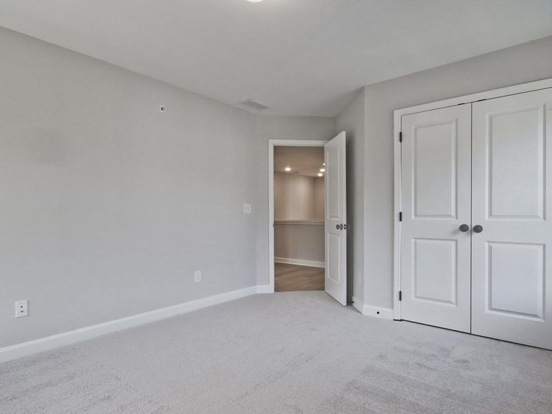 Spacious, unfurnished interior of a new home in Cherokee Township, Acworth (Image 33).