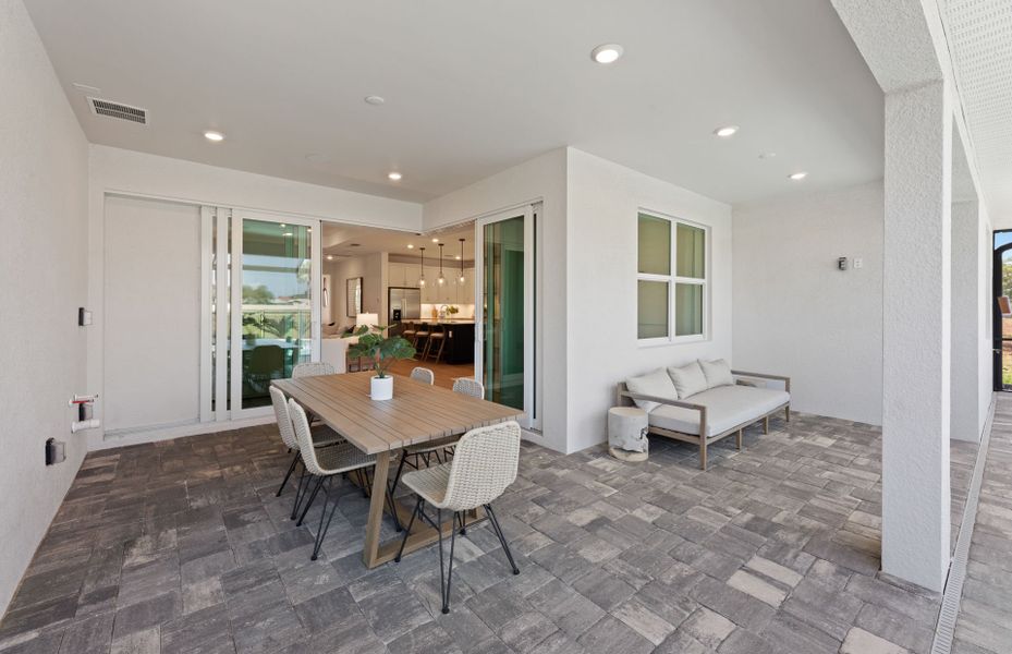 Covered lanai, perfect for outdoor living