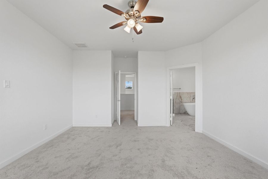 Spacious, unfurnished interior of a new home in , Conroe (Image 44).