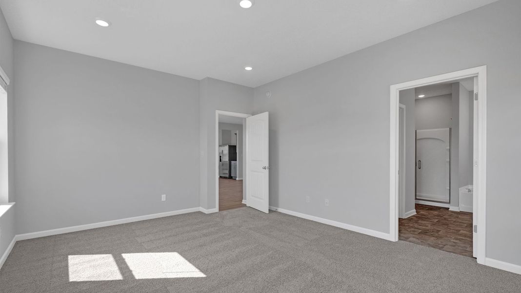 Spacious, unfurnished interior of a new home in Hedge Rose, Somerville (Image 27).