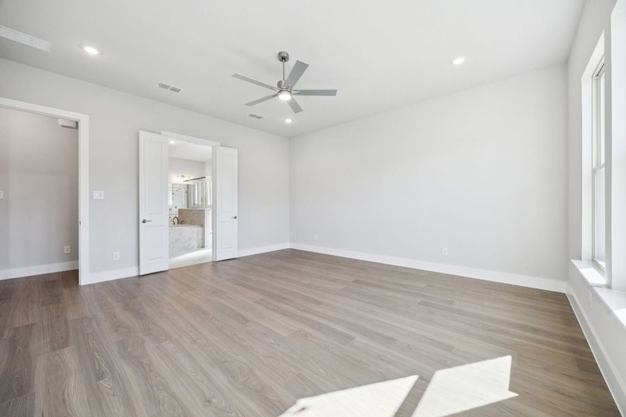 Spacious, unfurnished interior of a new home in Painted Tree Lakeside, McKinney (Image 25).