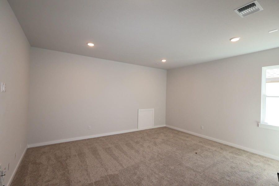 Spacious, unfurnished interior of a new home in Lariat, Liberty Hill (Image 19).