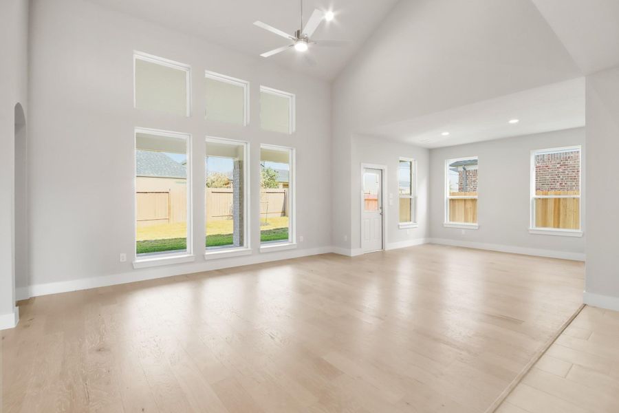 Spacious, unfurnished interior of a new home in Barton Creek Ranch, Conroe (Image 14). Spacious, unfurnished interior of a new home in Barton Creek Ranch, Conroe (Image 14).