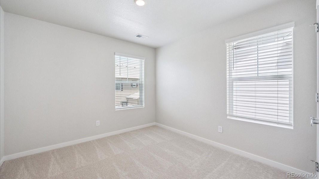 Spacious, unfurnished interior of a new home in Horizon Uptown, Aurora (Image 9).
