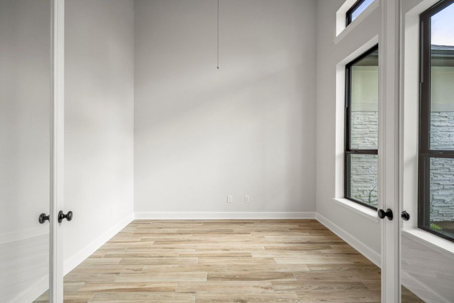 Spacious, unfurnished interior of a new home in Sienna 70' Lots, Missouri City (Image 34). Spacious, unfurnished interior of a new home in Sienna 70' Lots, Missouri City (Image 34).