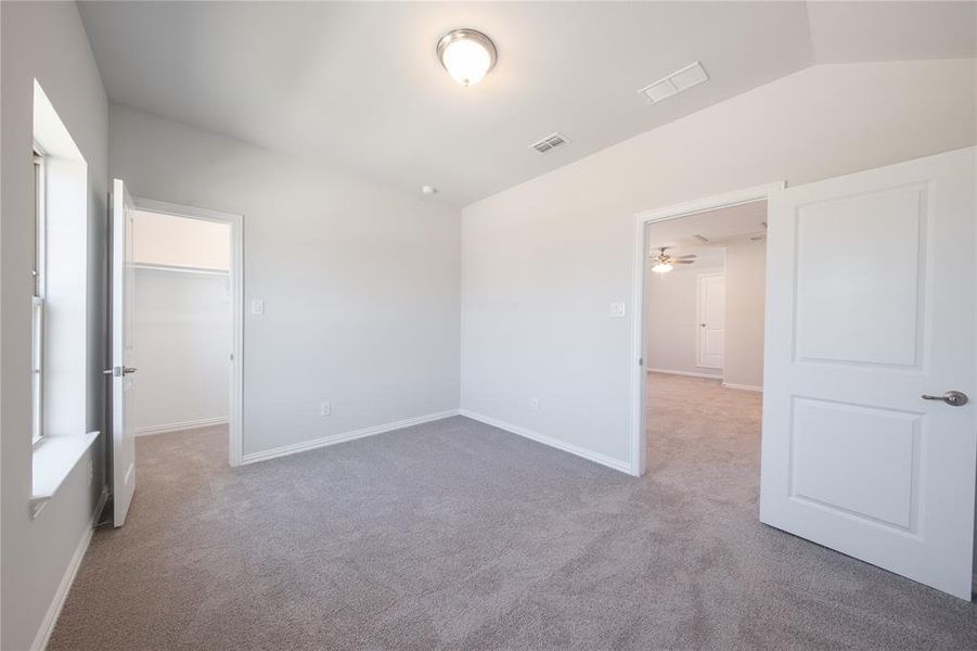 Spacious, unfurnished interior of a new home in Lake Pointe: Lake Pointe at Paloma Creek, Little Elm (Image 25).