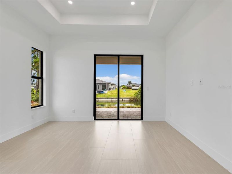 Spacious, unfurnished interior of a new home in , Cape Coral (Image 23).