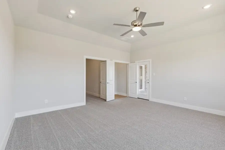 Representative unfurnished interior of a home built from the Halsted by Centre Living Homes in Ellis Ranch Estates, Waxahachie (Image 31).