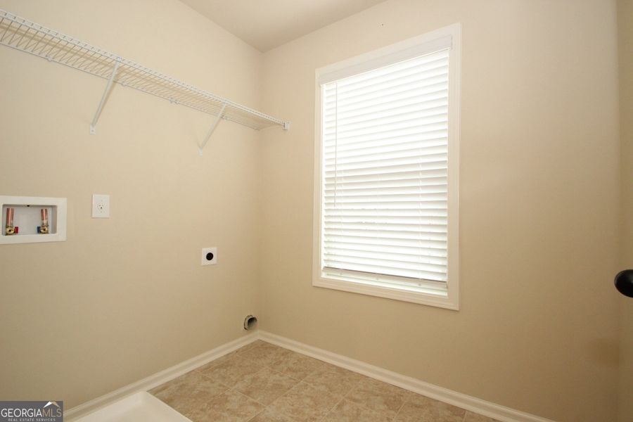 Spacious, unfurnished interior of a new home in Greystone, Forsyth (Image 16).