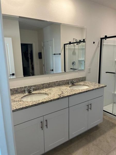 Furnished interior view inside a new home in Kindred, Kissimmee (Image 10).