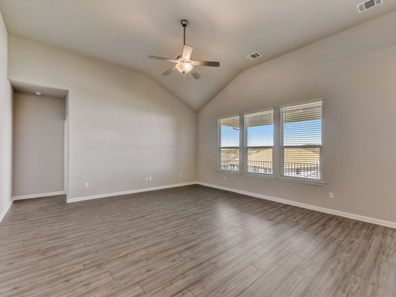 Spacious, unfurnished interior of a new home in Big Sky Ranch - Executive Collection, Dripping Springs (Image 7).