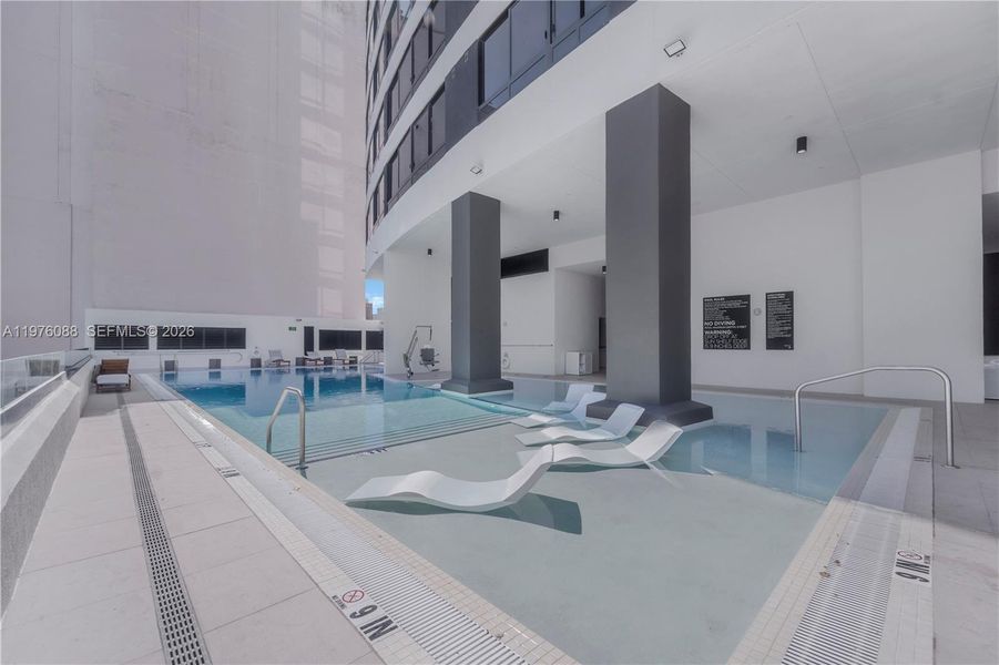 Condo located in Miami, FL showcasing its design and architecture (Image 31).