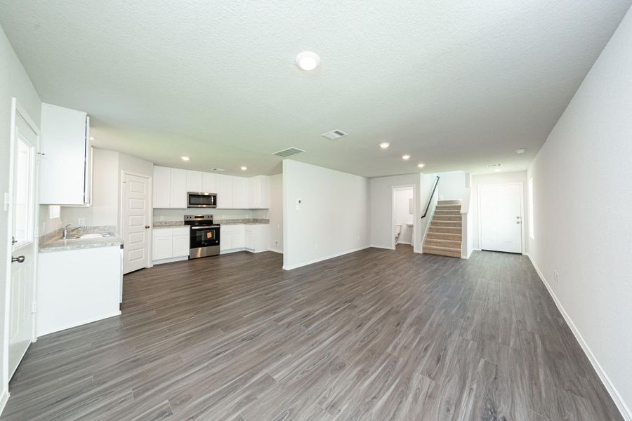 Spacious, unfurnished interior of a new home in Townsend Reserve, Splendora (Image 13).