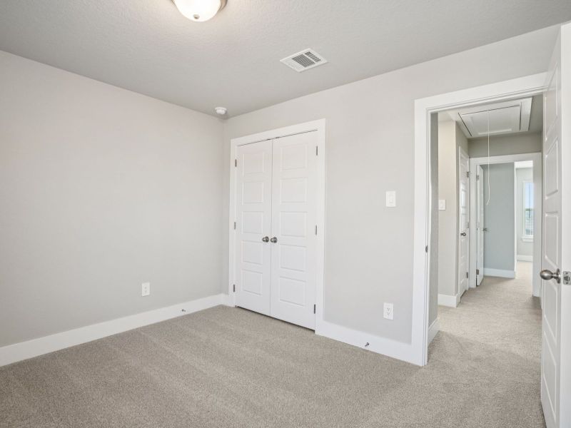 Spacious, unfurnished interior of a new home in Lark Canyon, New Braunfels (Image 33).