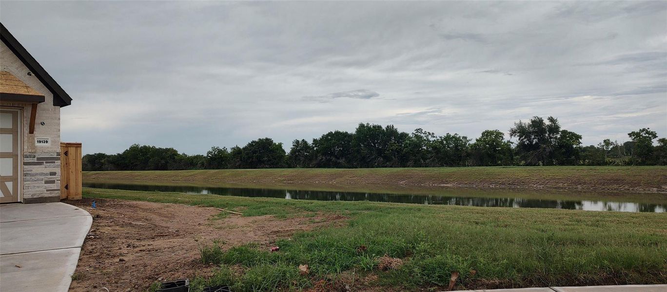 Image 18 of a home in Valencia.