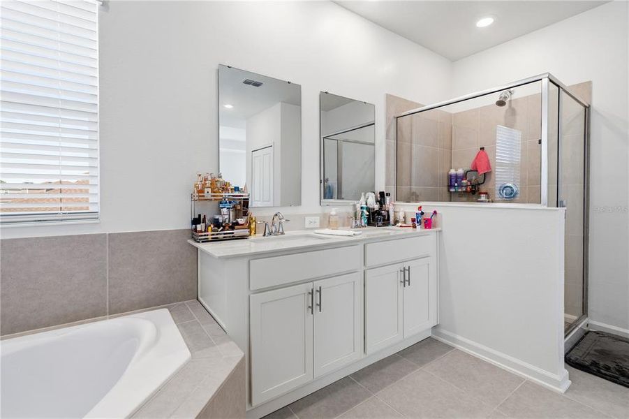 Furnished interior view inside a new home in Wellness Ridge, Clermont (Image 19).