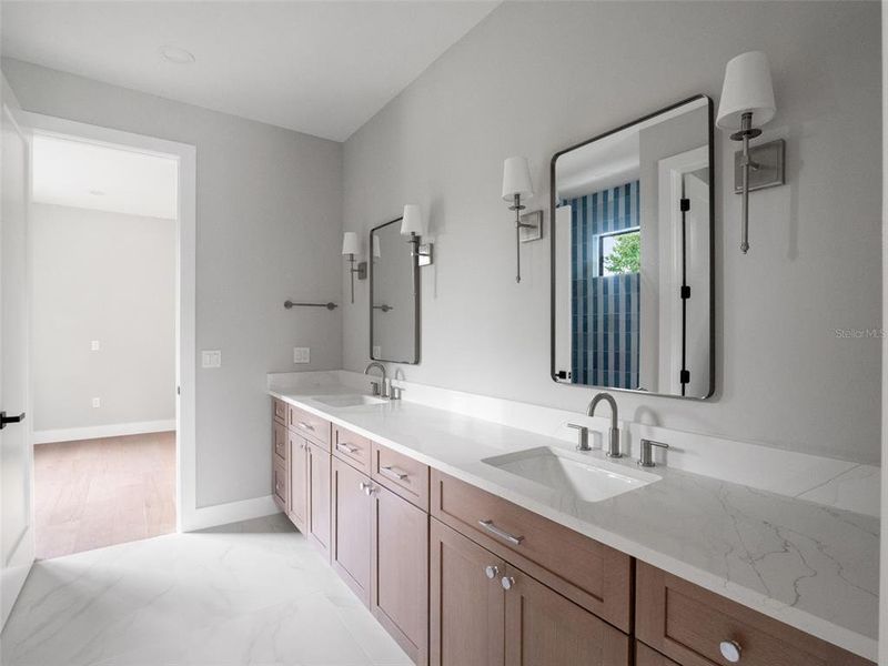 Furnished interior view inside a new home in , Orlando (Image 33).