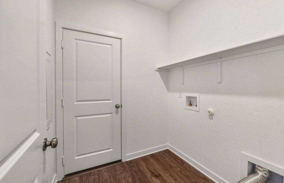 Spacious, unfurnished interior of a new home in Sonterra, Jarrell (Image 22).
