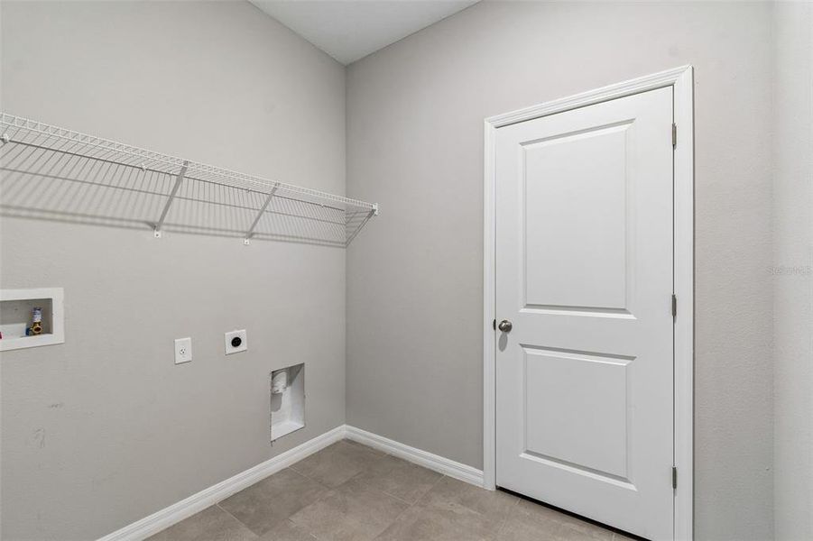 Spacious, unfurnished interior of a new home in Deerbrook, Land O' Lakes (Image 63).
