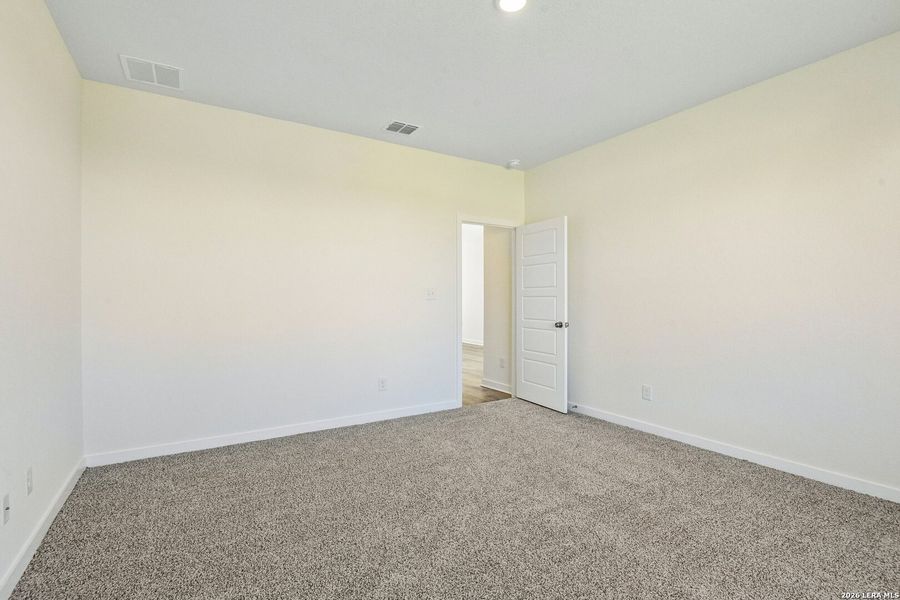 Spacious, unfurnished interior of a new home in Arroyo Ranch, Seguin (Image 40).