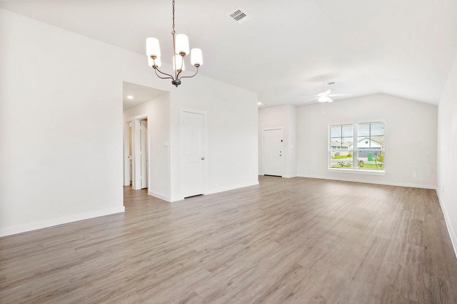 Spacious, unfurnished interior of a new home in Santa Fe, Cleveland (Image 13).