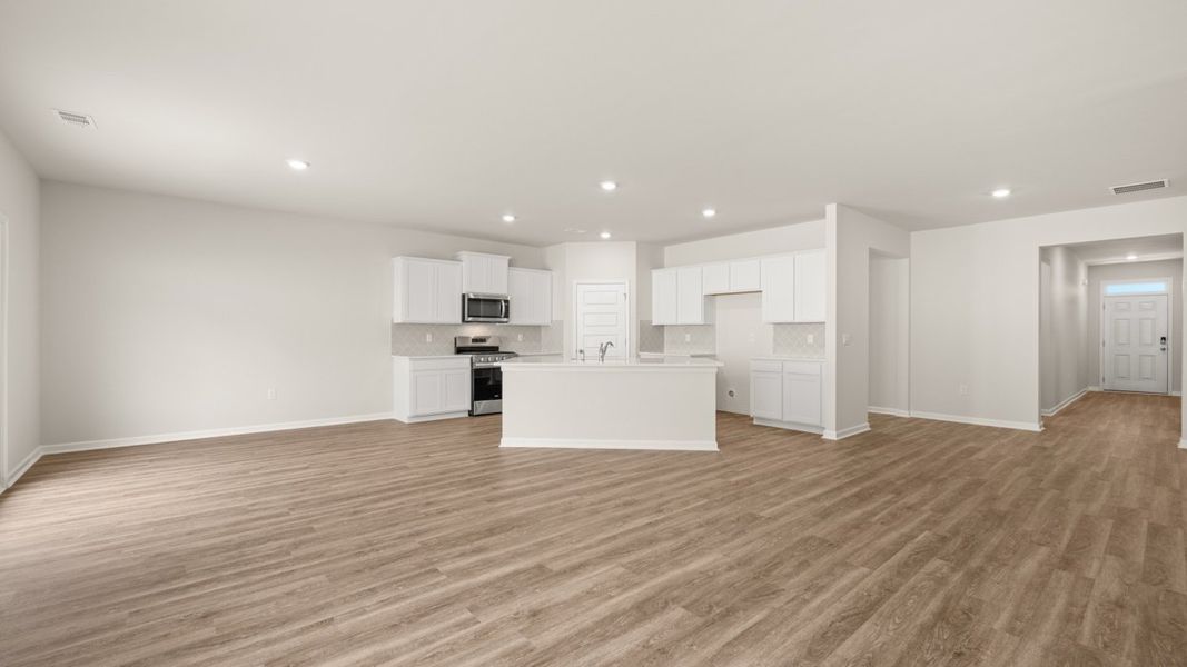 Spacious, unfurnished interior of a new home in Kingston Ranch at Lake Oconee, Buckhead (Image 12).