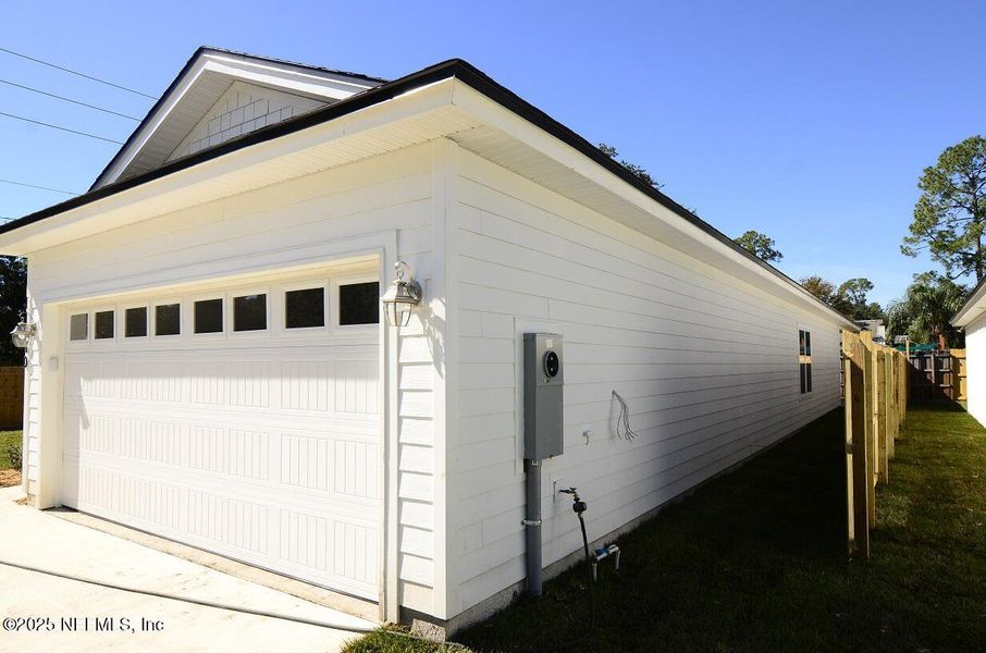 Exterior details and patio area of a home in , Jacksonville (Image 3).