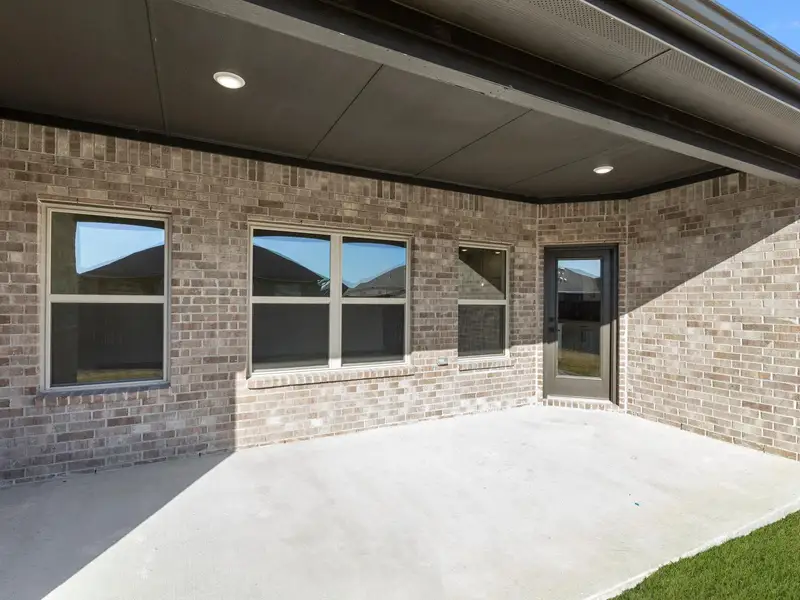 Exterior details and patio area of a home in Waverly Estates, Nevada (Image 3).