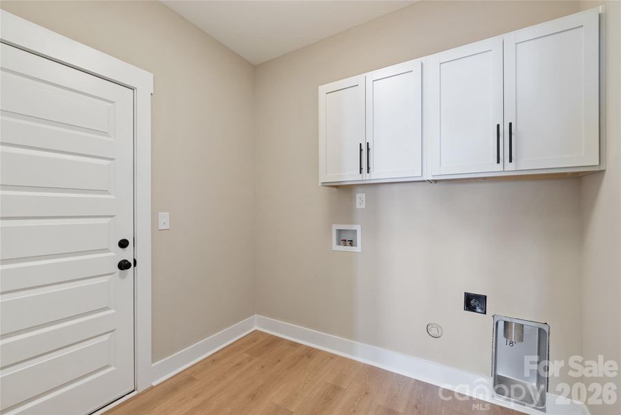 Spacious, unfurnished interior of a new home in , Stanfield (Image 28).