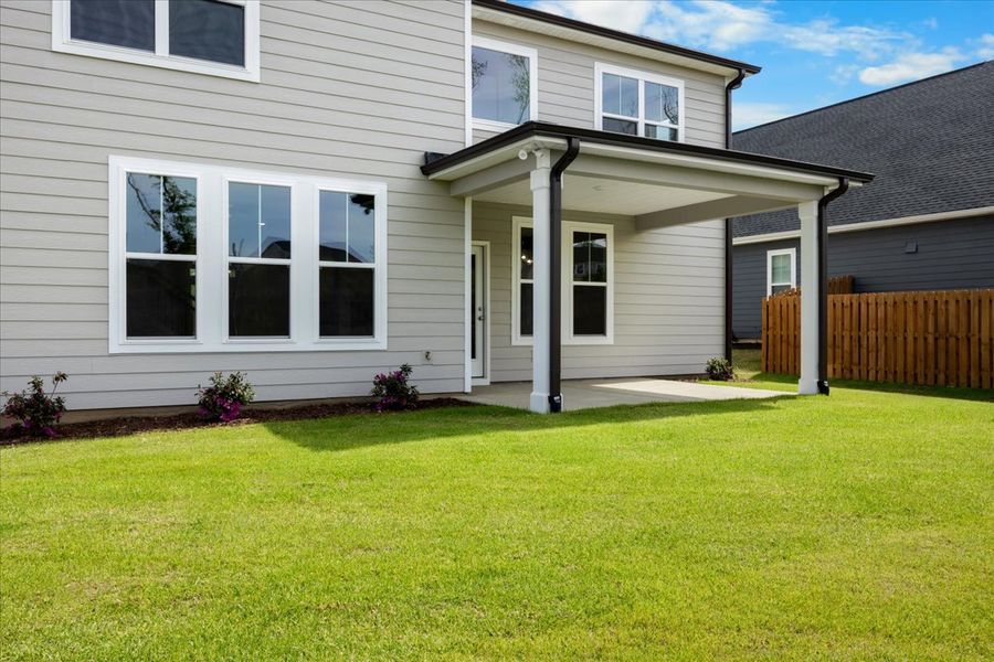 Exterior details and patio area of a home in Crawford Creek, Grovetown (Image 4).