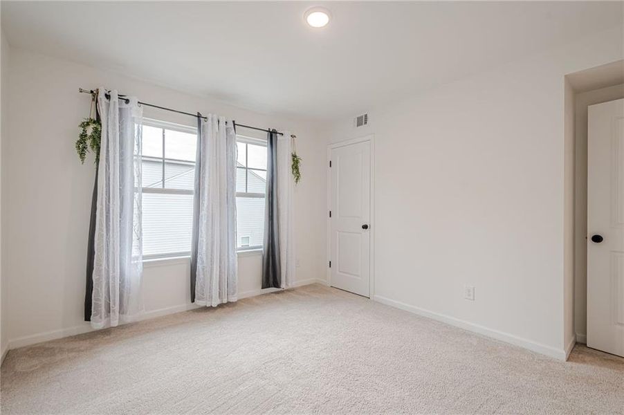 Spacious, unfurnished interior of a new home in , Atlanta (Image 31).