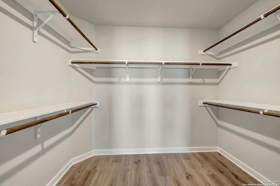 Spacious, unfurnished interior of a new home in Winding Brook, San Antonio (Image 16).