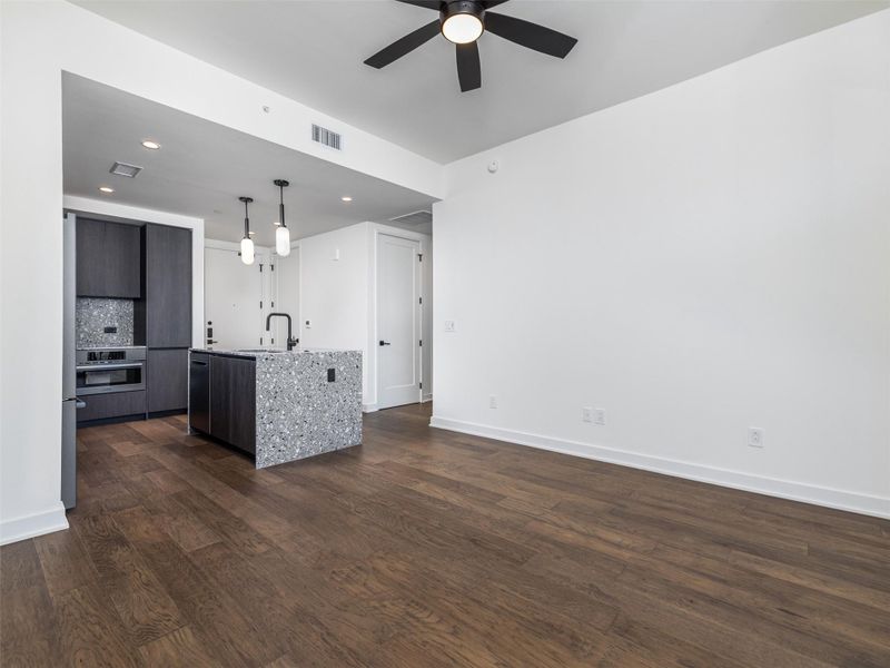 Spacious, unfurnished interior of a new home in Vesper, Austin (Image 11).