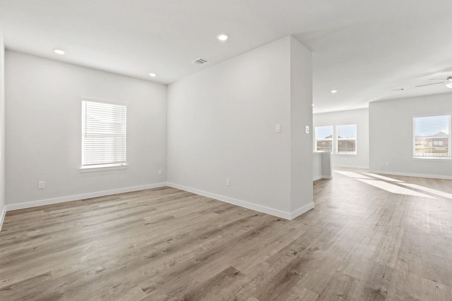 Spacious, unfurnished interior of a new home in Woodshore, Clute (Image 18).