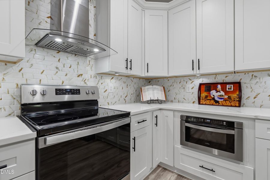 Convenient lower cabinet microwave