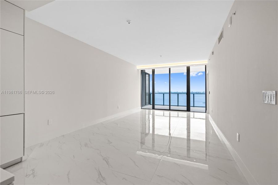 Spacious, unfurnished interior of a new home in Aria Reserve, Miami (Image 27).