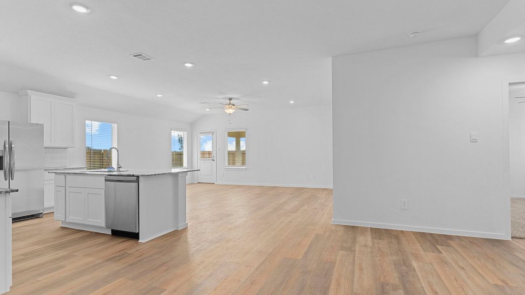 Spacious, unfurnished interior of a new home in Westland Ranch 50' Homesites, League City (Image 12).