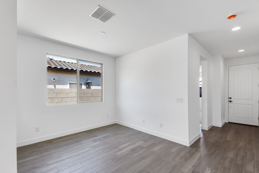 Spacious, unfurnished interior of a new home in Estrella, Goodyear (Image 31).