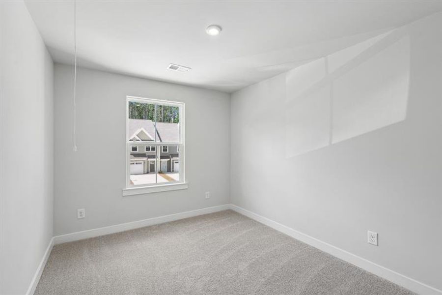 Spacious, unfurnished interior of a new home in Crescent Cove, Summerville (Image 9).