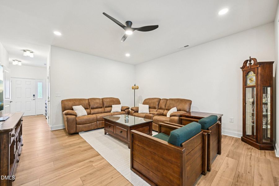 7-web-or-mls-Honeydew Way-S0710-007