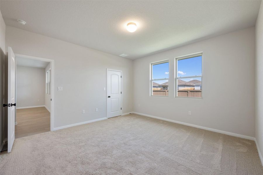 Spacious, unfurnished interior of a new home in Rolling Glen, Hutto (Image 28). Spacious, unfurnished interior of a new home in Rolling Glen, Hutto (Image 28).