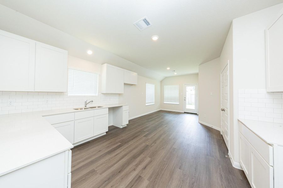 Spacious, unfurnished interior of a new home in Townsend Reserve, Splendora (Image 12).